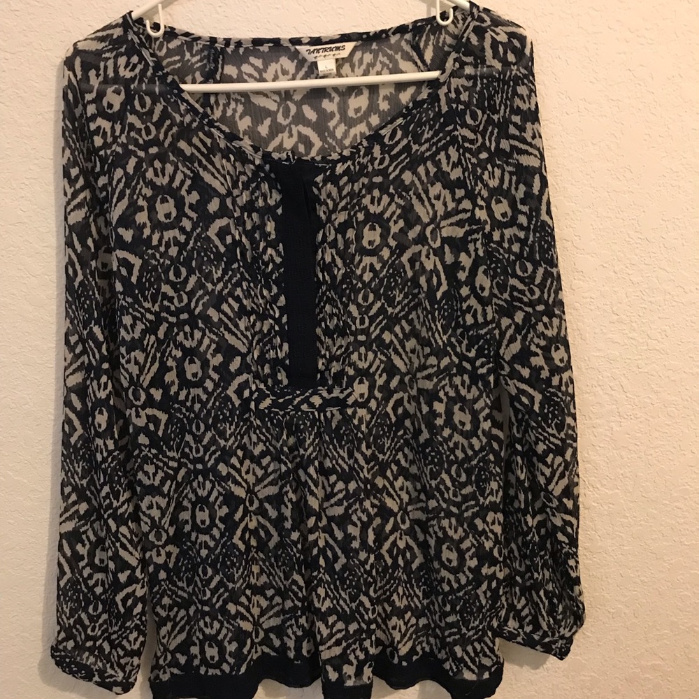 Tantrums size large black and white pattern